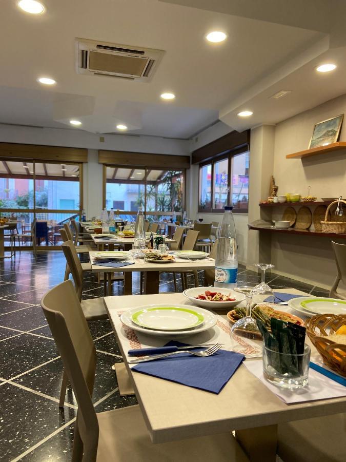 Hotel Domus Mea Cattolica Bagian luar foto