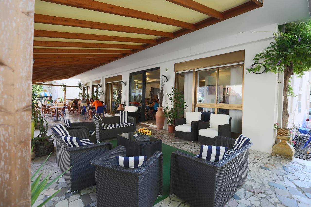 Hotel Domus Mea Cattolica Bagian luar foto