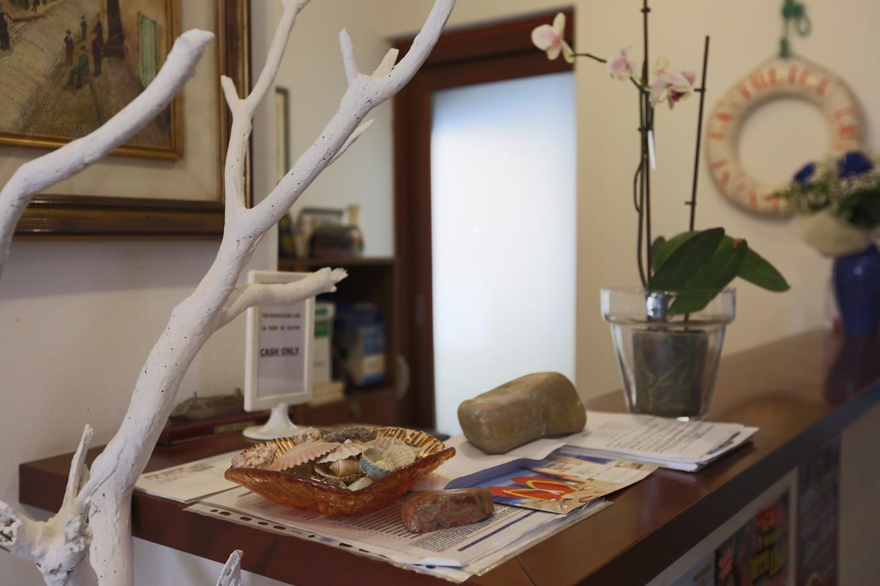 Hotel Domus Mea Cattolica Bagian luar foto